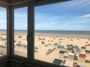 Stormvogel B3 - OOSTENDE - SEAVIEW Studio met frontaal zeezicht 4pers direct aan het strand